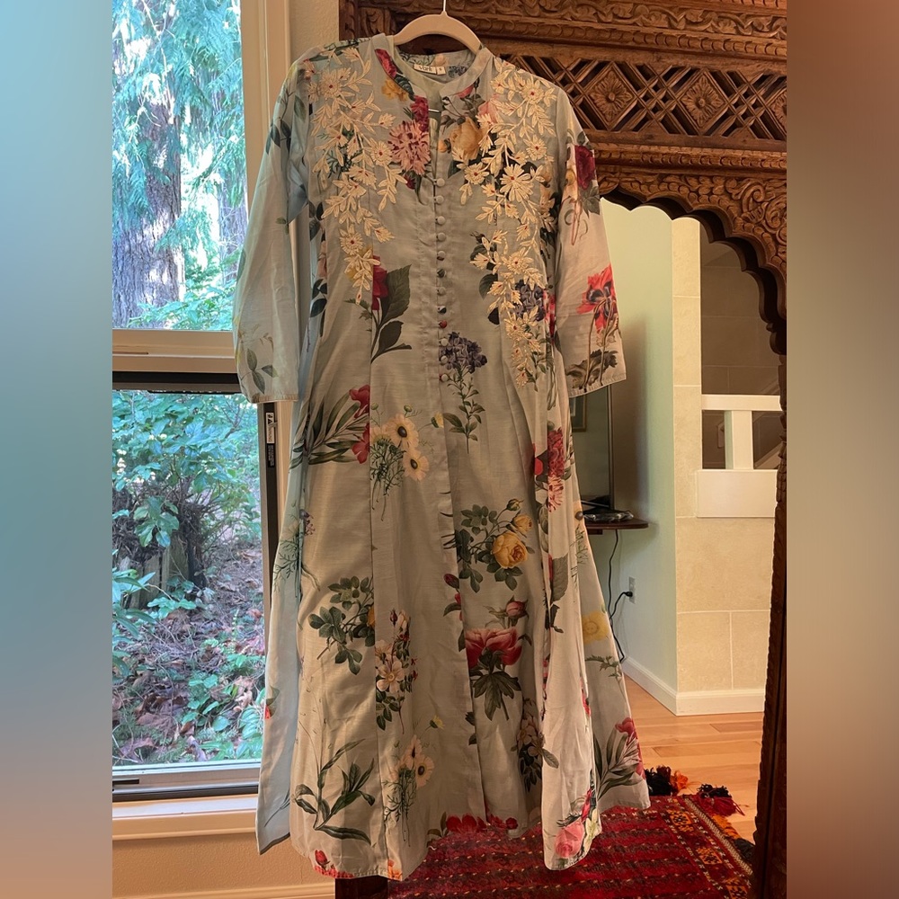 Dress / shalwar kamees with beautiful detail